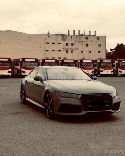Audi RS7-2