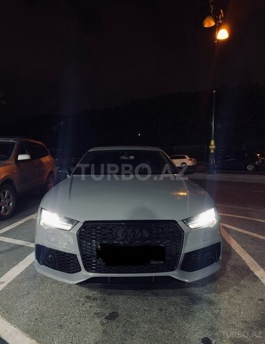 Audi RS7-3