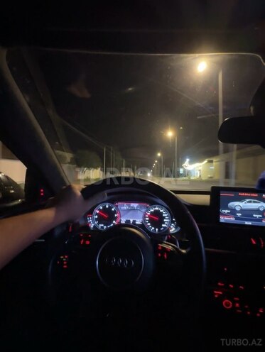 Audi RS7-8