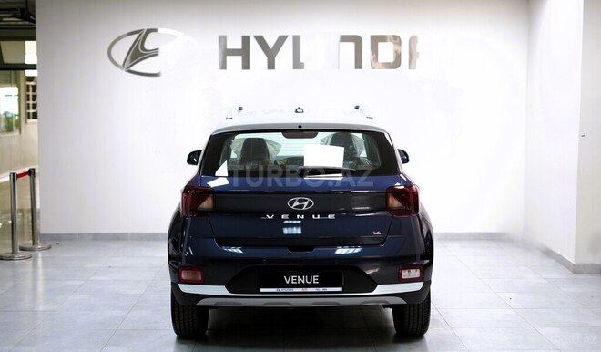 Hyundai Venue-10