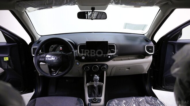 Hyundai Venue-15