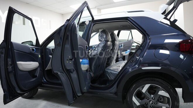 Hyundai Venue-24