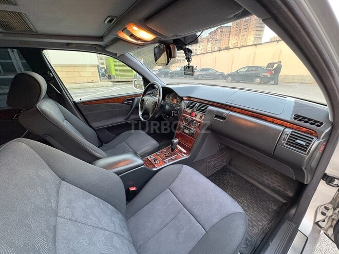 Mercedes E 270 2001, 377,000 km - 2.7 l - Bakı