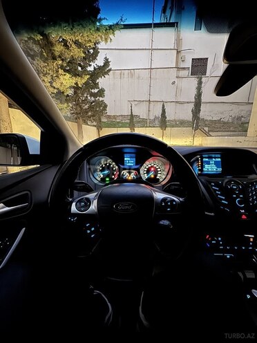 Ford Focus 2014, 137,000 km - 1.6 л - Bakı