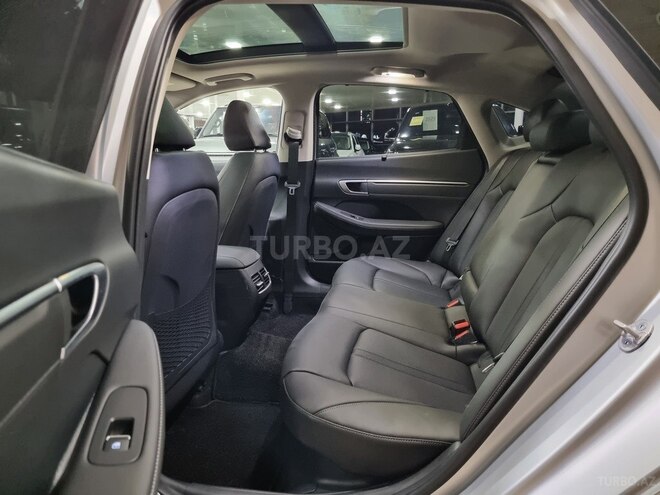 Hyundai Sonata-30