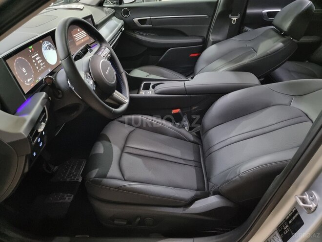 Hyundai Sonata-27