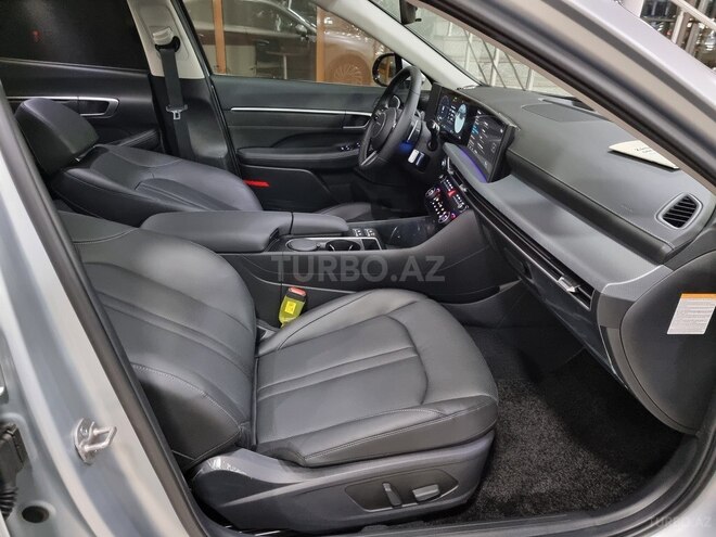 Hyundai Sonata-28