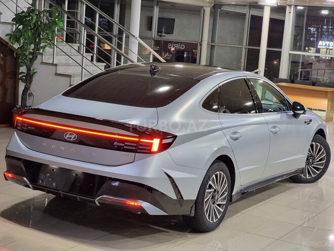 Hyundai Sonata-12