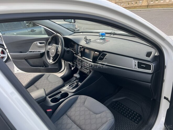 Kia Niro 2017, 213,000 km - 1.6 л - Yevlax