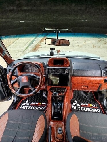 Mitsubishi Pajero io-2