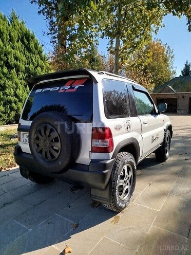 Mitsubishi Pajero io-6
