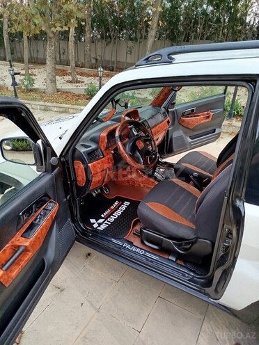 Mitsubishi Pajero io-8