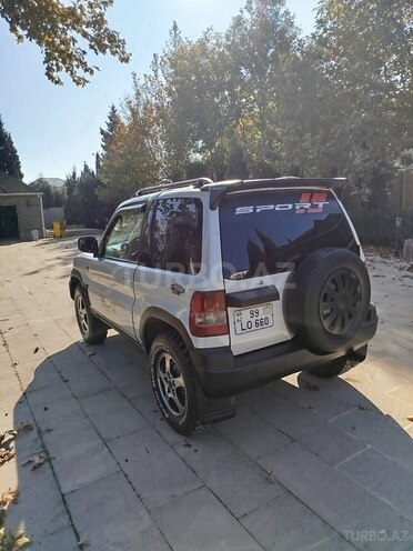 Mitsubishi Pajero io-5