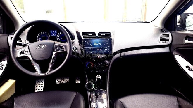 Hyundai Accent-5