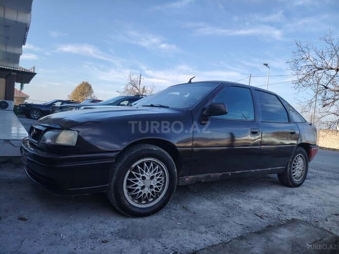 Opel Vectra 1992, 120,000 km - 2.0 l - Zaqatala