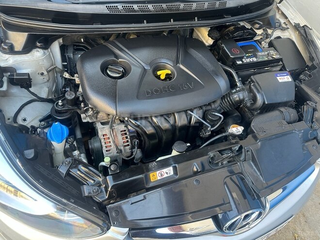 Hyundai Elantra-17
