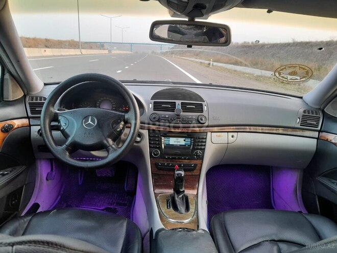 Mercedes E 220 2002, 212,321 km - 2.2 l - Qazax