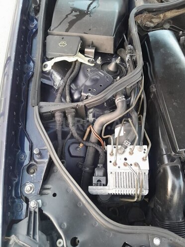 Mercedes E 220 2002, 212,321 km - 2.2 l - Qazax