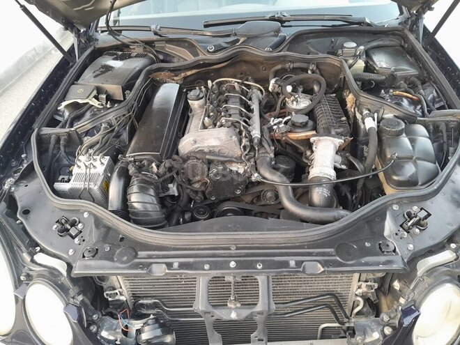 Mercedes E 220 2002, 212,321 km - 2.2 l - Qazax