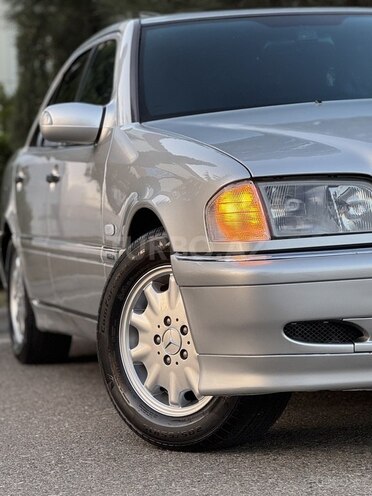 Mercedes C 220 1999, 347,800 km - 2.2 l - Saatlı