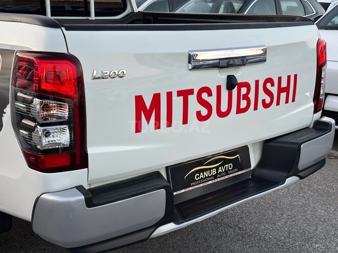 Mitsubishi L200-8