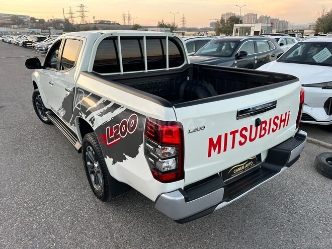 Mitsubishi L200-9