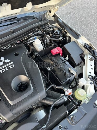 Mitsubishi L200-24