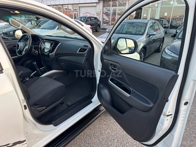 Mitsubishi L200-19