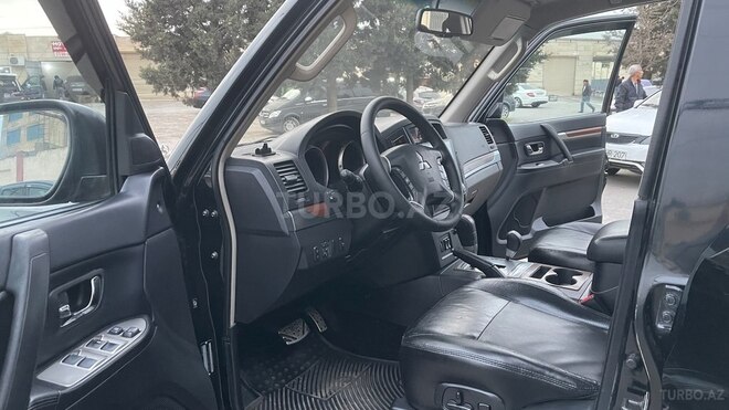 Mitsubishi Pajero-15
