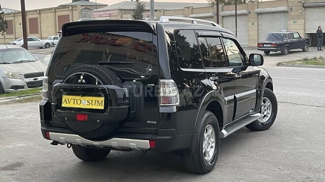 Mitsubishi Pajero-3
