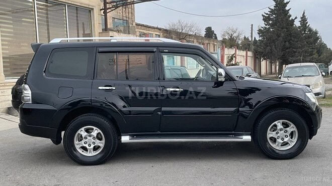 Mitsubishi Pajero-10
