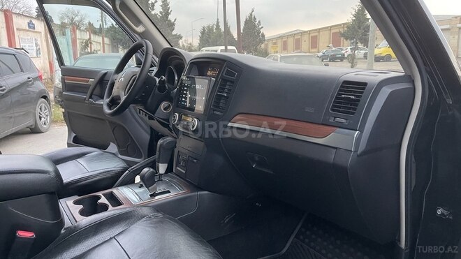 Mitsubishi Pajero-18