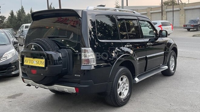 Mitsubishi Pajero-12