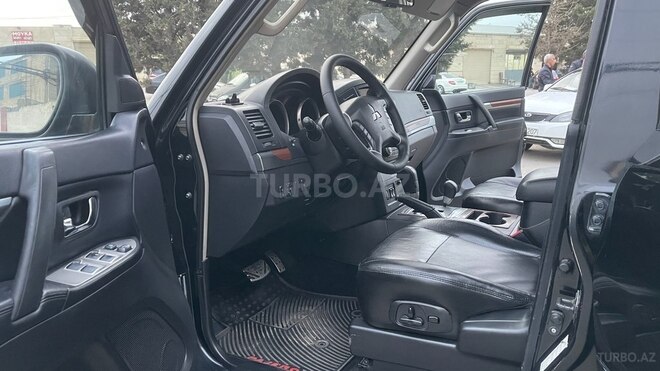 Mitsubishi Pajero-14