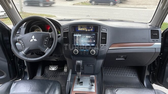 Mitsubishi Pajero-13