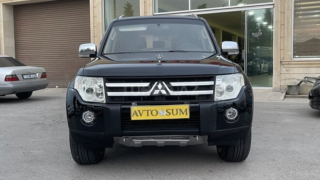 Mitsubishi Pajero-7