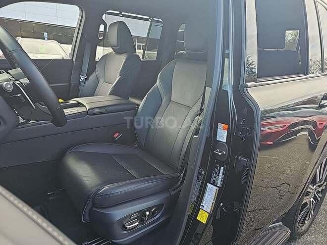 Lexus LX 600-6
