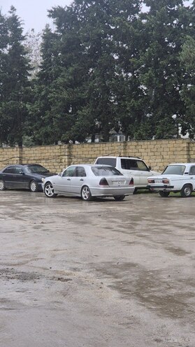 Mercedes C 220 2000, 480,000 km - 2.2 l - Astara