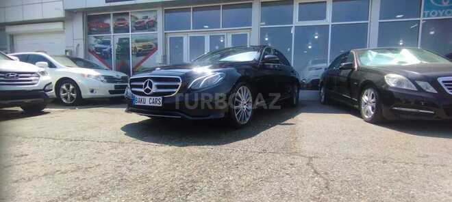 Mercedes E 220 d-3