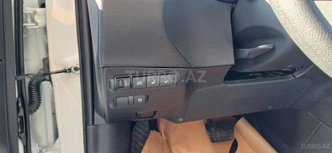 Toyota Corolla Cross-25
