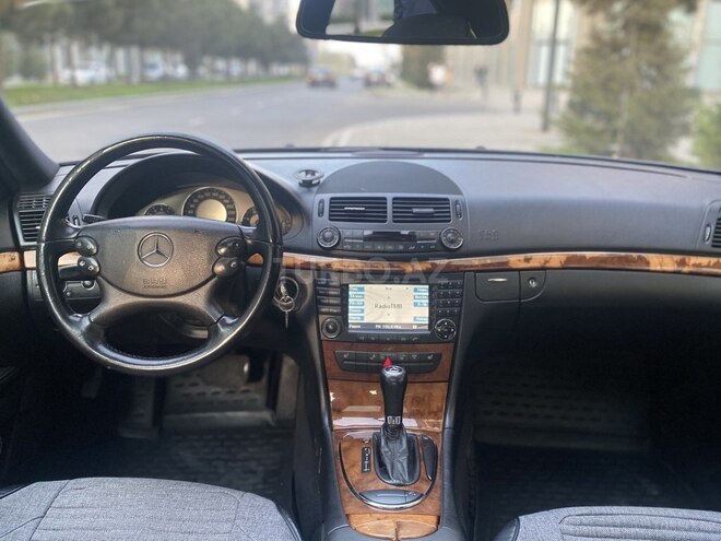 Mercedes E 220-10