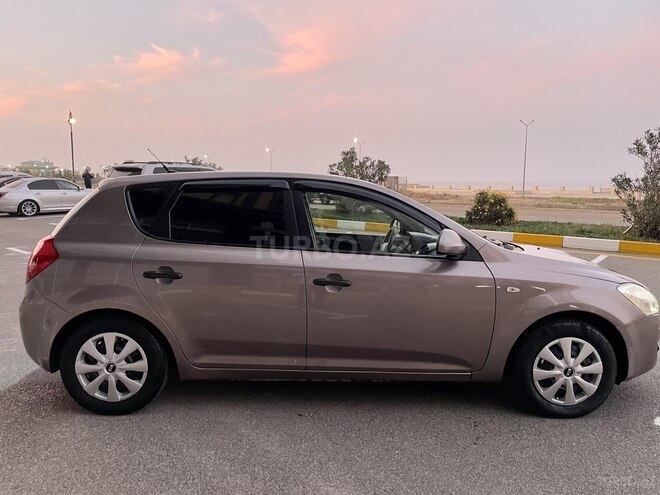 Kia Ceed 2009, 282,282 km - 1.6 л - Bakı