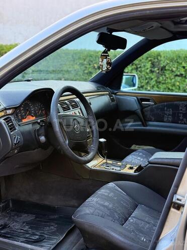 Mercedes E 280 1996, 278,550 km - 2.8 l - Bakı
