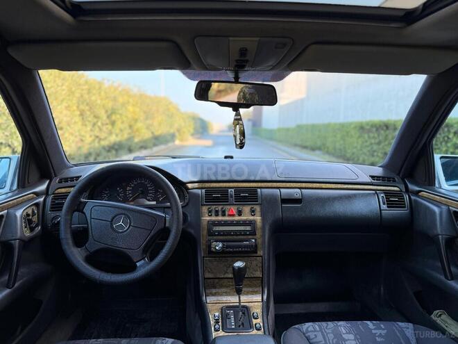 Mercedes E 280 1996, 278,550 km - 2.8 l - Bakı