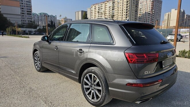 Audi Q7-6