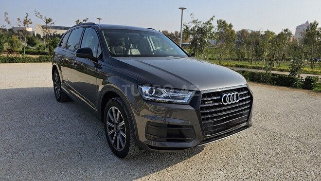 Audi Q7-3