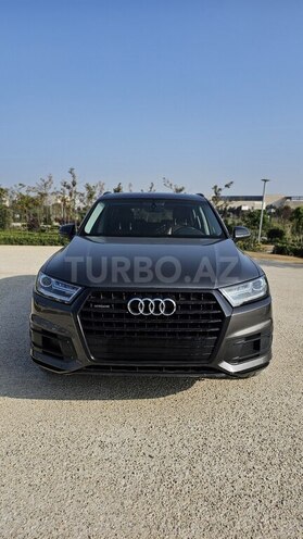 Audi Q7-1