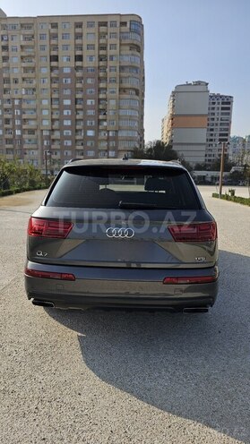 Audi Q7-7