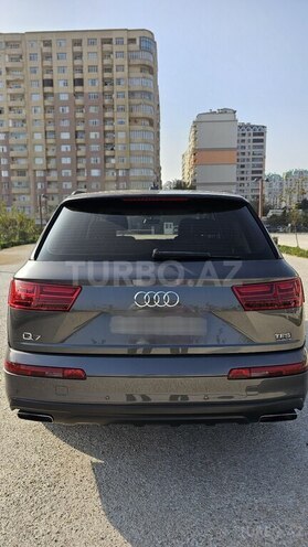 Audi Q7-4