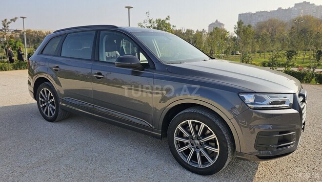 Audi Q7-5